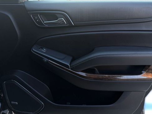 Used 2017 Chevrolet Suburban LT image 21