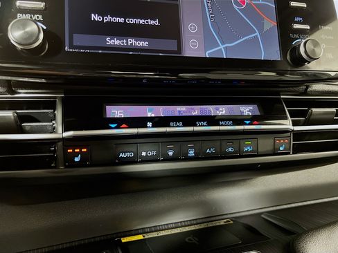 Certified 2024 Toyota Sienna XLE Woodland Edition AWD/4WD image 17