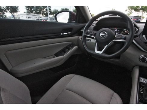 Certified 2024 Nissan Altima 2.5 SV w/ SV Premium Package FWD image 11