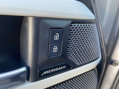 Used 2023 Land Rover Defender 110 S image 19