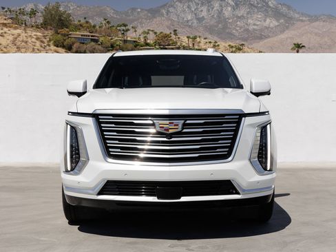 Used 2025 Cadillac Escalade ESV Premium Luxury Platinum AWD/4WD image 10