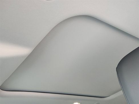 Used 2025 Land Rover Defender 110 S image 21