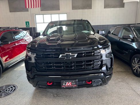 Used 2024 Chevrolet Silverado 1500 LT Trail Boss w/ LT Trail Boss Premium Package image 2