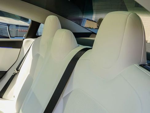 Used 2024 Tesla Model 3 Standard Range RWD image 12