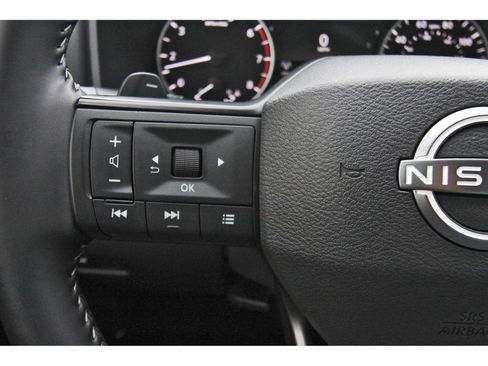 Used 2025 Nissan Rogue SV image 18