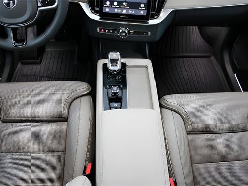New 2026 Volvo XC60 B5 Plus w/ Protection Package Premier image 25