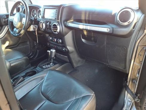 Used 2018 Jeep Wrangler Unlimited Sahara w/ Connectivity Group image 24