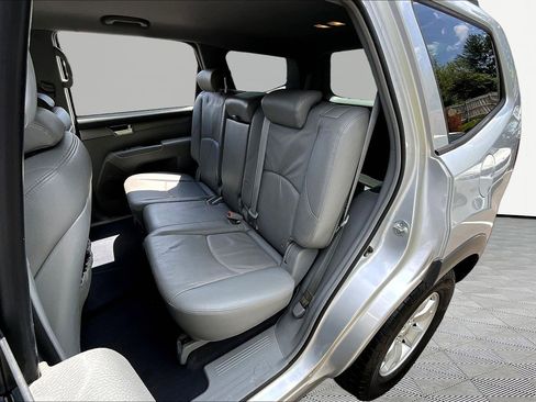 Used 2009 Kia Borrego LX w/ Convenience Pkg image 21