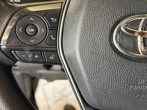 Used 2018 Toyota Camry LE image 10