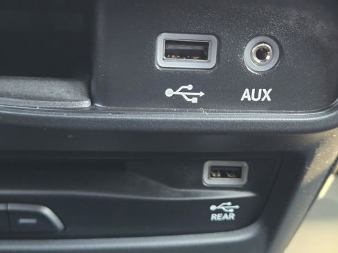 Used 2019 Chrysler Pacifica Limited w/ Advanced Safetytec Group image 26