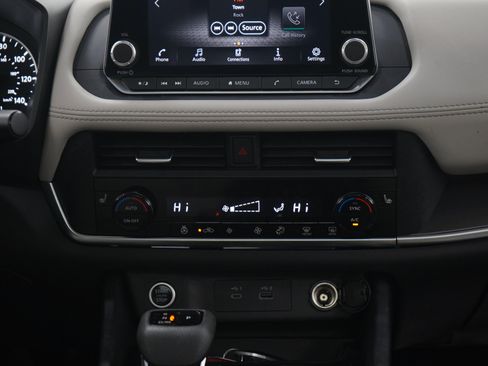 Used 2023 Nissan Rogue SV w/ SV Premium B Package AWD/4WD image 17