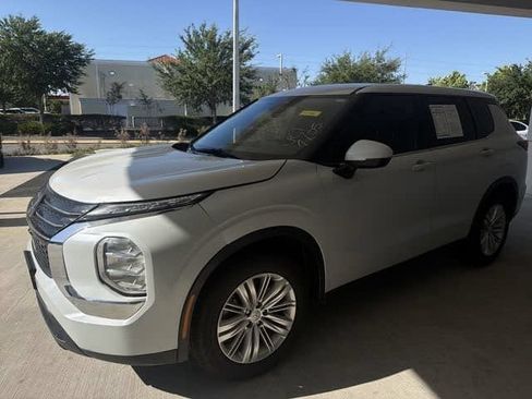 Used 2022 Mitsubishi Outlander ES FWD image 16
