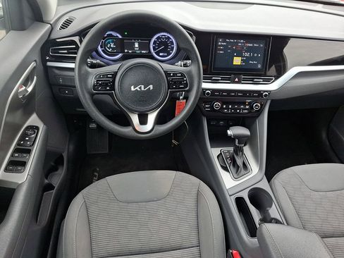Certified 2022 Kia Niro LX image 12