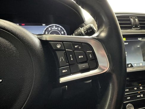 Used 2019 Jaguar F-PACE S image 34