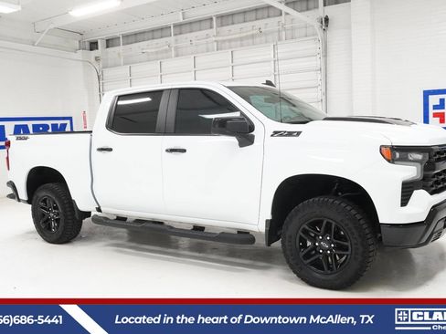 Used 2025 Chevrolet Silverado 1500 LT Trail Boss w/ Convenience Package II AWD/4WD image 4