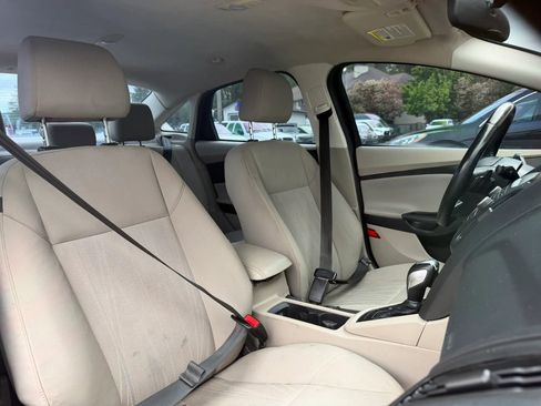 Used 2015 Ford Focus SE FWD image 18