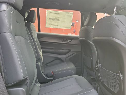 New 2025 Jeep Grand Cherokee L Laredo image 25