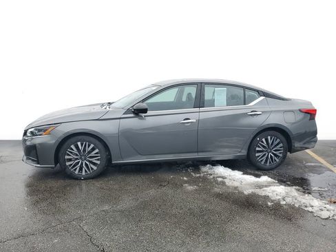 Used 2025 Nissan Altima 2.5 SV image 4