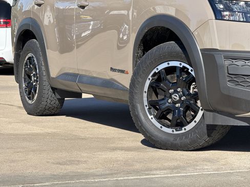 Used 2023 Nissan Pathfinder Rock Creek image 3