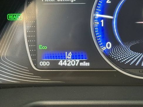 Used 2025 Lexus ES 300h w/ Premium Package FWD image 29