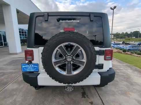 Used 2016 Jeep Wrangler Sahara w/ Connectivity Group AWD/4WD image 6