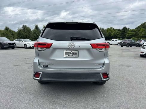 Used 2017 Toyota Highlander Limited FWD image 4