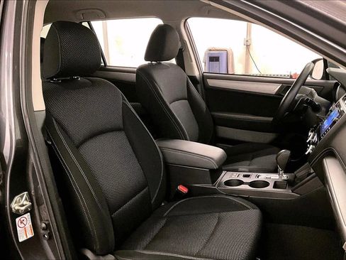 Used 2019 Subaru Outback 2.5i Premium image 7