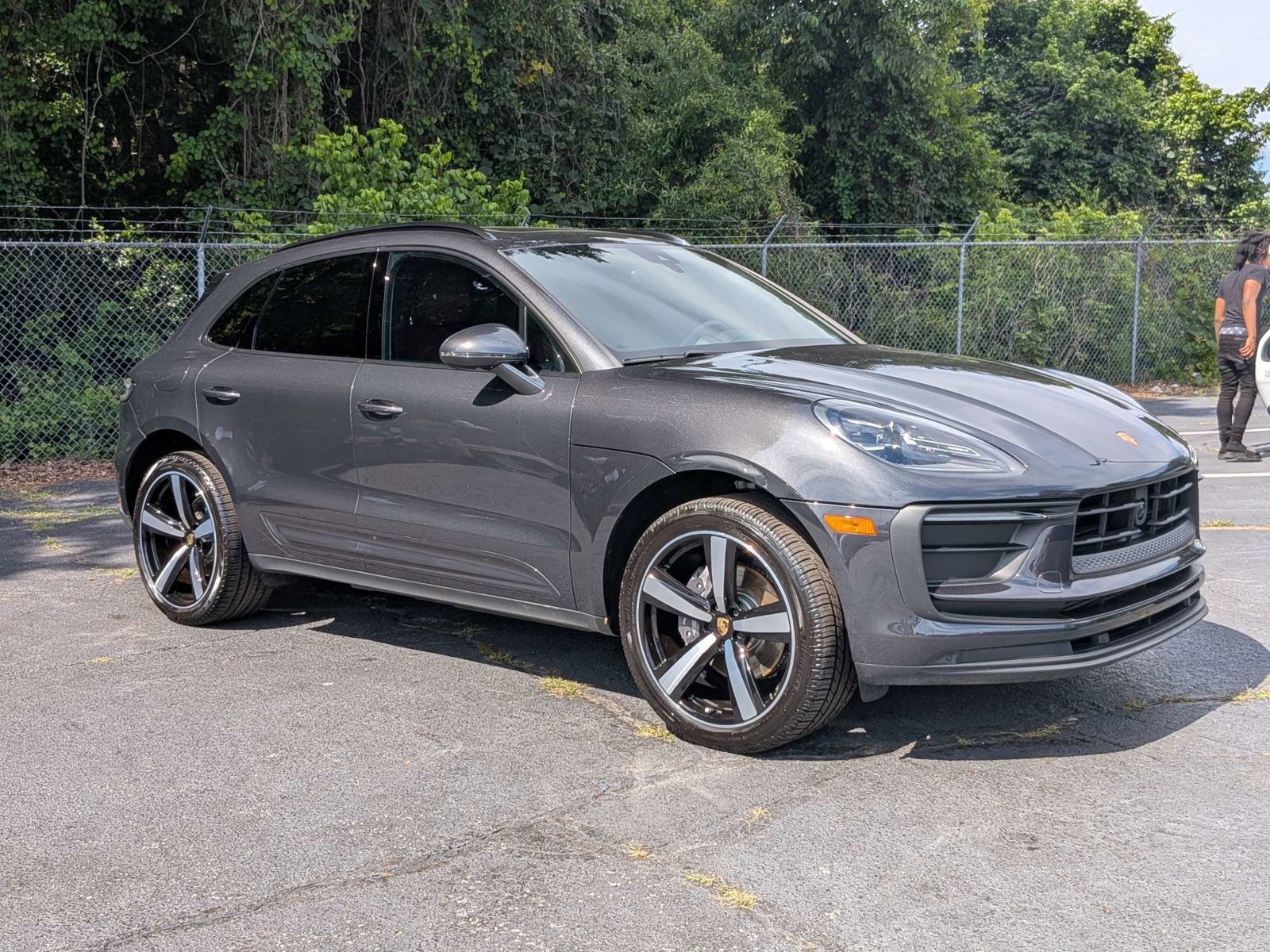 Used 2023 Porsche Macan AWD/4WD image 2