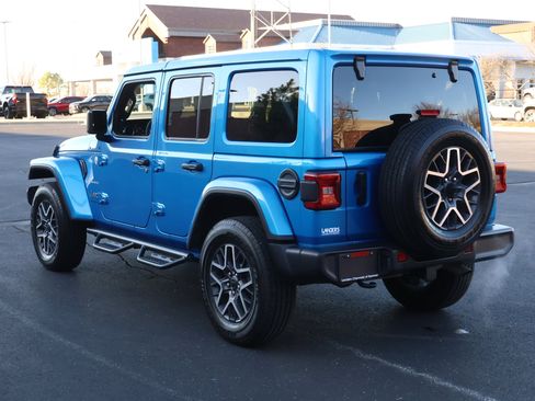 Used 2024 Jeep Wrangler Sahara image 7