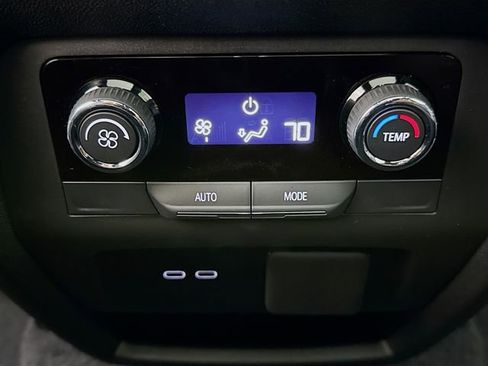 New 2026 Chevrolet Traverse Z71 w/ Enhanced Driving Package AWD/4WD image 28