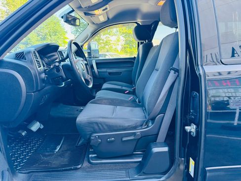 Used 2011 Chevrolet Silverado 2500 LT w/ Interior Plus Package AWD/4WD image 13