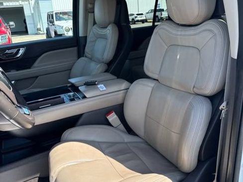 Used 2023 Lincoln Navigator Reserve AWD/4WD image 12