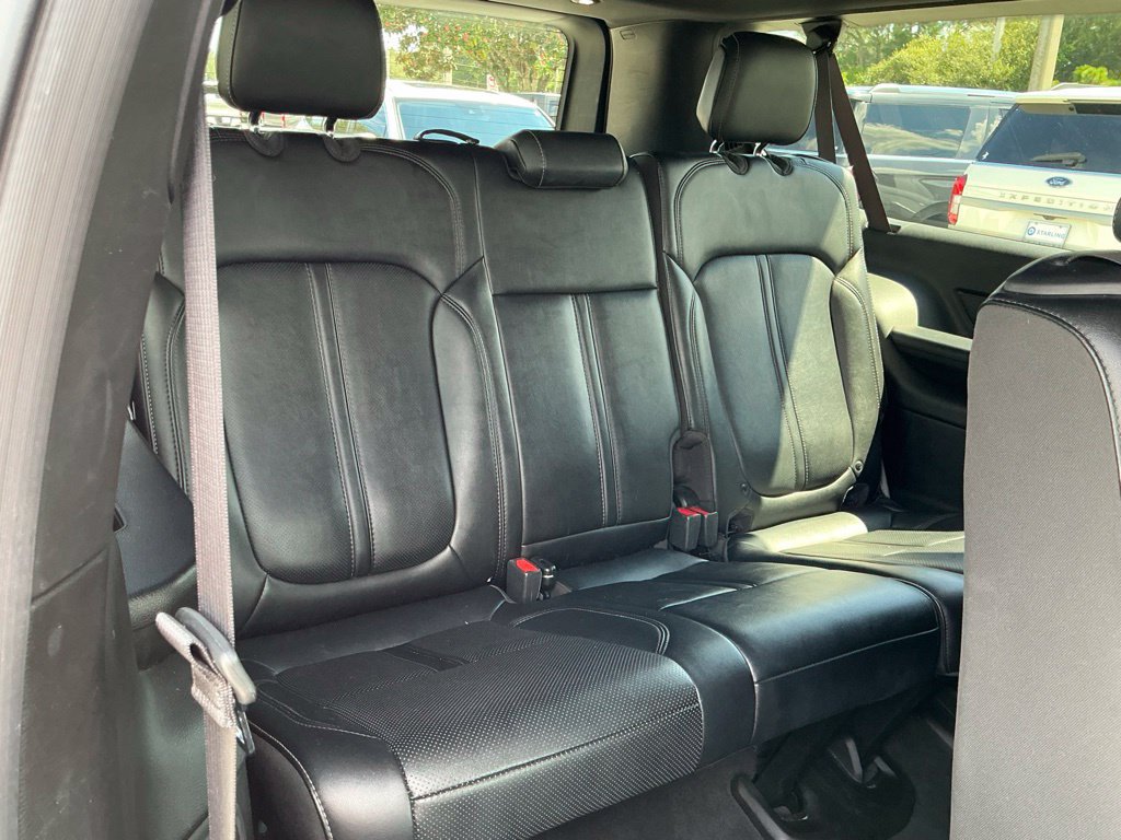 Used 2024 Jeep Wagoneer L Series II RWD image 18