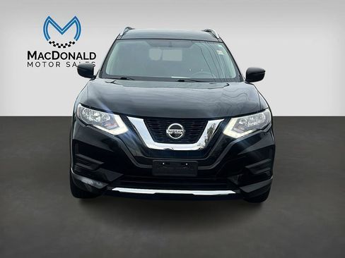 Used 2018 Nissan Rogue SV image 2