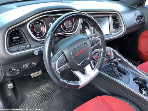 Used 2015 Dodge Challenger SRT image 12