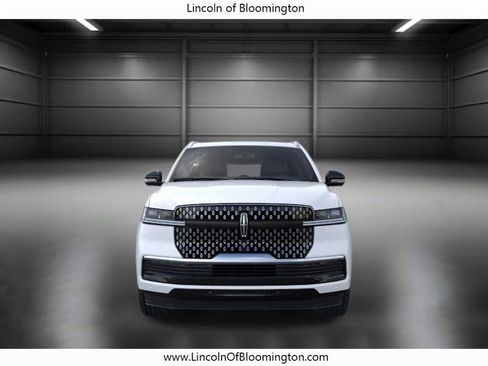 New 2025 Lincoln Navigator L Reserve image 7