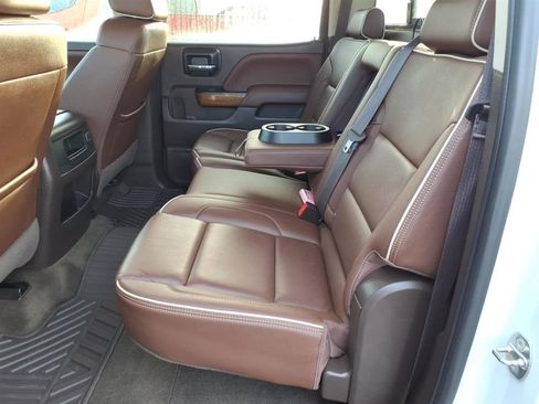 Used 2018 Chevrolet Silverado 1500 High Country image 8