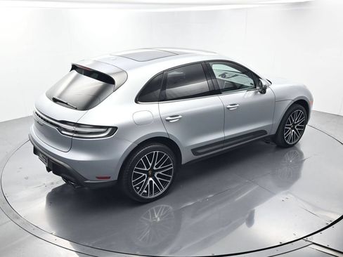 Certified 2025 Porsche Macan AWD/4WD image 41