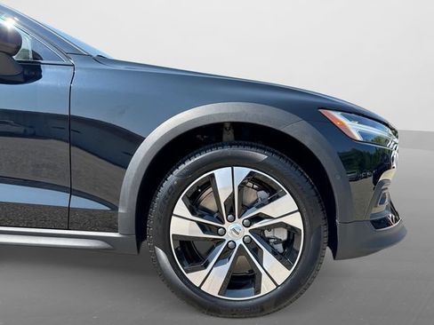 New 2026 Volvo V60 B5 Cross Country Plus w/ Climate Package AWD/4WD image 19
