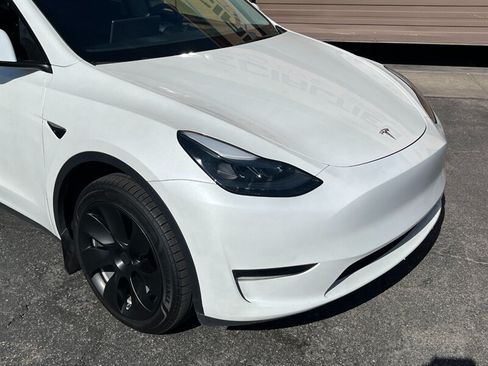 Used 2024 Tesla Model Y Long Range RWD image 10