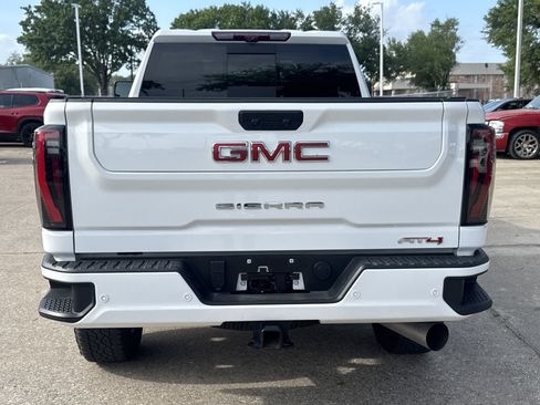 Used 2025 GMC Sierra 2500 AT4 w/ AT4 Premium Plus Package image 14