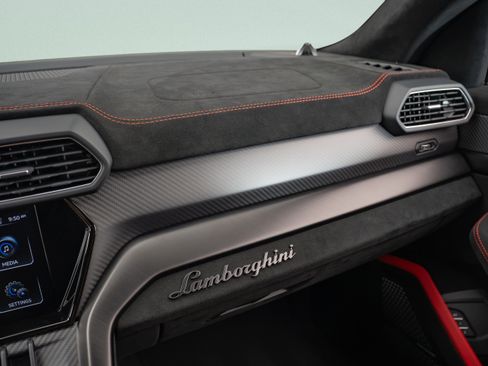 Used 2024 Lamborghini Urus Performante AWD/4WD image 10