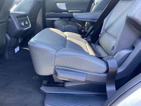 New 2026 Ford Expedition Active image 9