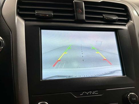 Used 2020 Ford Fusion SE FWD image 19