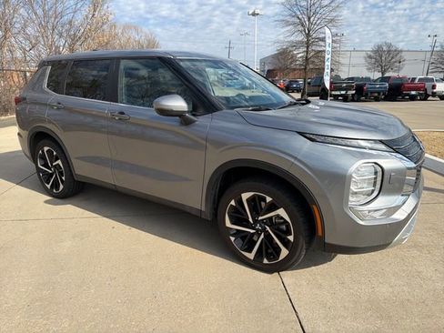 Used 2024 Mitsubishi Outlander SE image 7