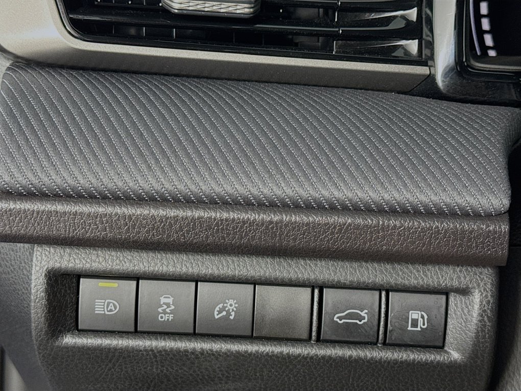 Used 2025 Toyota Camry SE FWD image 15