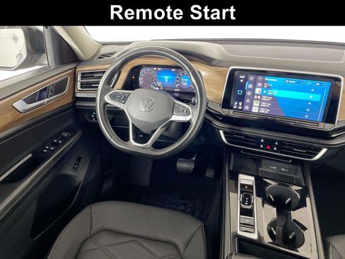 Used 2024 Volkswagen Atlas SE AWD/4WD image 2