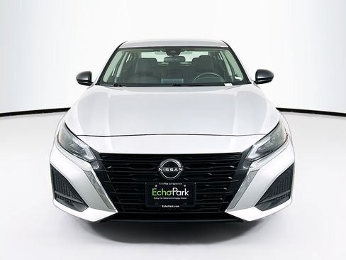 Used 2024 Nissan Altima 2.5 SV FWD image 2