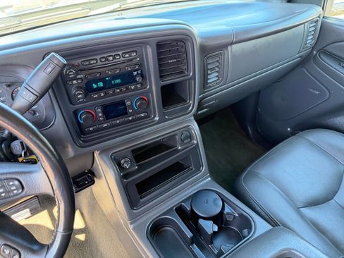 Used 2006 Chevrolet Silverado 2500 LS image 35