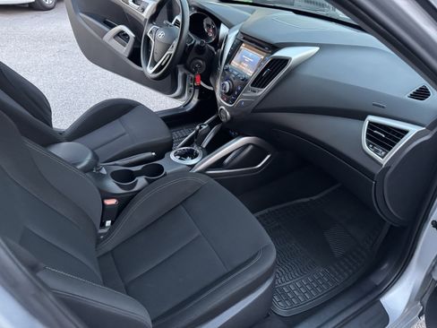 Used 2014 Hyundai Veloster image 19